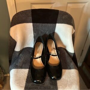 Journee Collection Patent Leather  Mary Jane Women’s Dress Shoes size 9